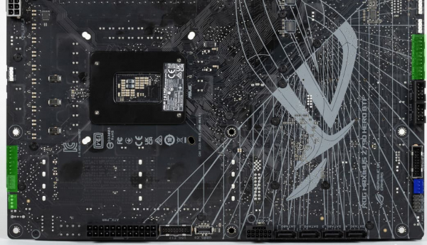 Обзор материнской платы Asus ROG Maximus Z790 Hero BTF на чипсете Intel Z790 с разъемами на обратной стороне текстолита