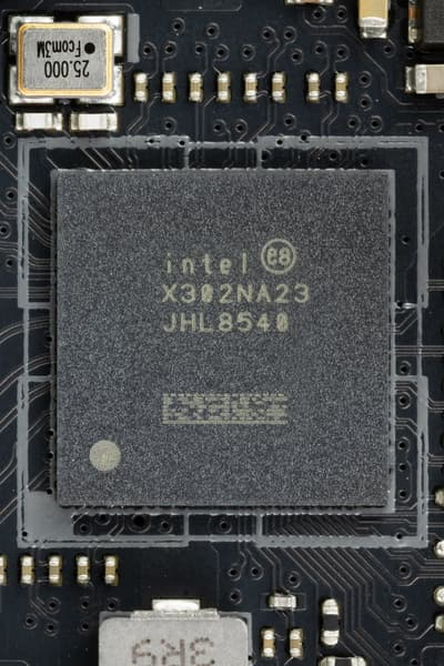Обзор материнской платы Asus ROG Maximus Z790 Hero BTF на чипсете Intel Z790 с разъемами на обратной стороне текстолита