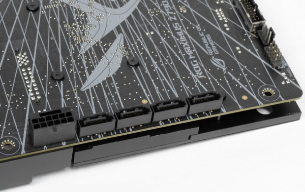 Обзор материнской платы Asus ROG Maximus Z790 Hero BTF на чипсете Intel Z790 с разъемами на обратной стороне текстолита
