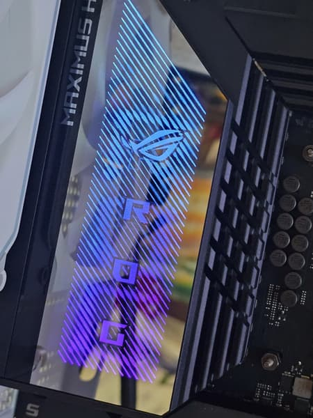 Обзор материнской платы Asus ROG Maximus Z790 Hero BTF на чипсете Intel Z790 с разъемами на обратной стороне текстолита