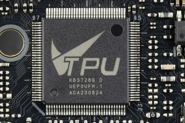 Обзор материнской платы Asus ROG Maximus Z790 Hero BTF на чипсете Intel Z790 с разъемами на обратной стороне текстолита