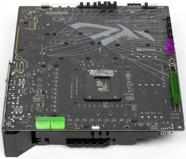 Обзор материнской платы Asus ROG Maximus Z790 Hero BTF на чипсете Intel Z790 с разъемами на обратной стороне текстолита