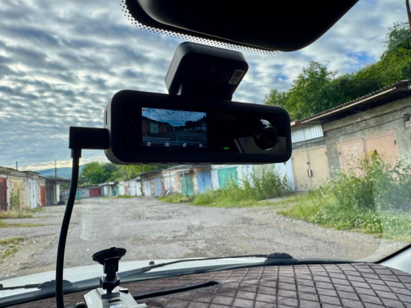 
                            Обзор видеорегистратора 70mai T400: Видит всё и на дороге и в салоне автомобиля
            
            
            
                    