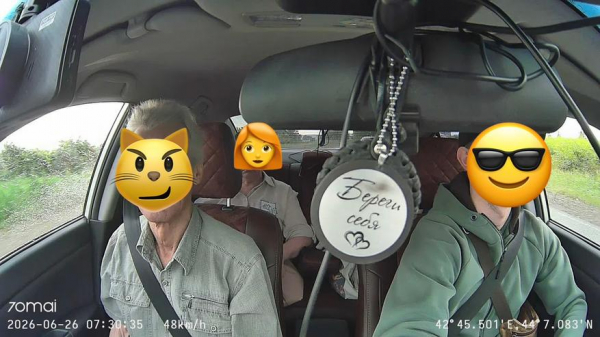 
                            Обзор видеорегистратора 70mai T400: Видит всё и на дороге и в салоне автомобиля
            
            
            
                    