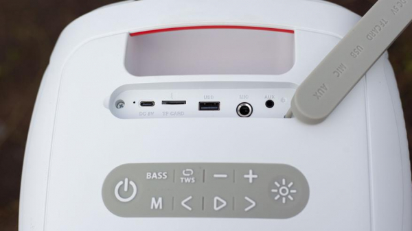 Компактная Bluetooth-колонка с беспроводным микрофоном. Обзор Урал «Молния 700»
Компактная Bluetooth-колонка с беспроводным микрофоном. Обзор Урал «Молния 700»