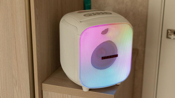 Компактная Bluetooth-колонка с беспроводным микрофоном. Обзор Урал «Молния 700»
Компактная Bluetooth-колонка с беспроводным микрофоном. Обзор Урал «Молния 700»